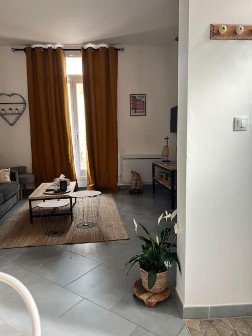 La Jolie Petite Maison Saint-Andre-les-Vergers ภายนอก รูปภาพ